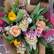 Posy of scented spring flowers 